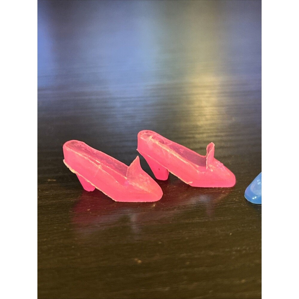 (2) Pair Vtg Barbie Doll Blue & Pink Pilgrim Heels Shoes 1960s Replacement Parts - Picture 2 of 13